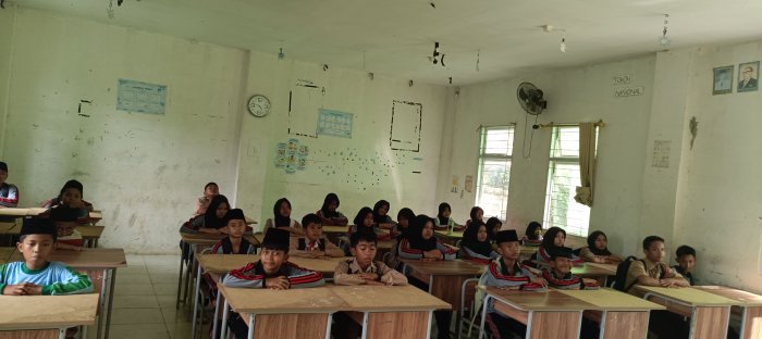 Tingkatkan Ketakwaan dan Kedisiplinan, Siswa Ikuti Kegiatan Tadarus Rutin Sebelum KBM