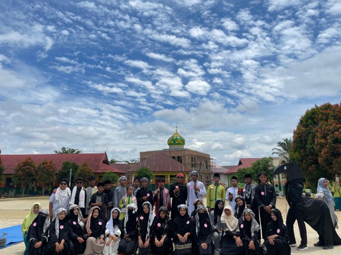 Nuansa Arab Saudi Meriahkan Maulid Nabi di MTsN 2 Bungo