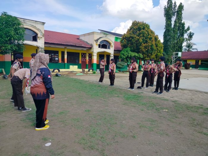 Latihan PBB Pramuka MTsN 2 Bungo Tingkatkan Disiplin
