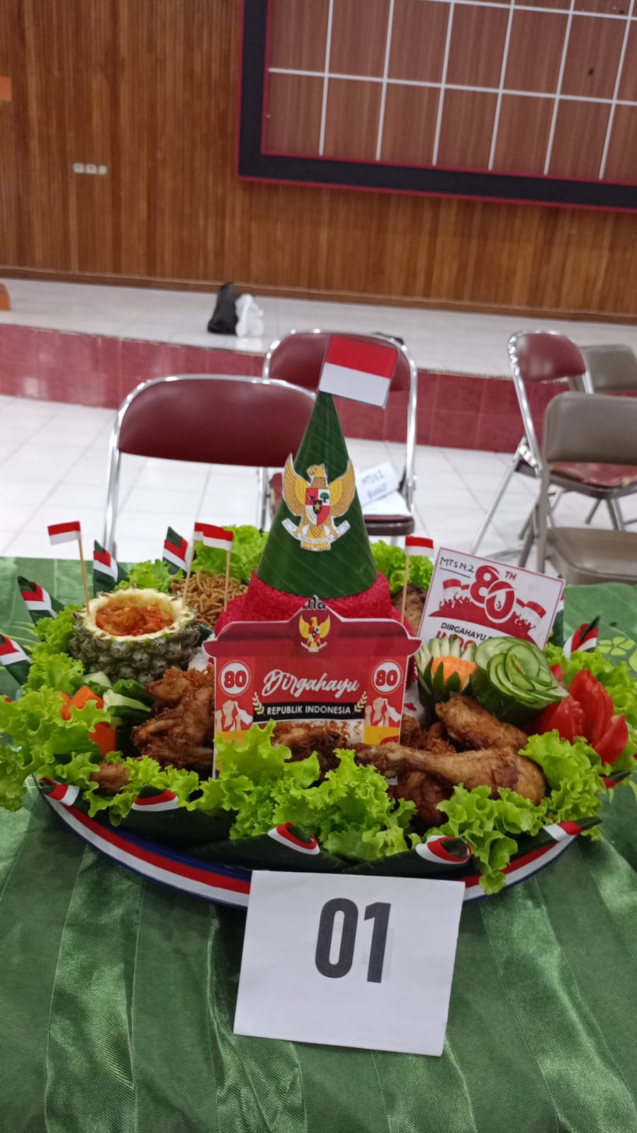 MTsN 2 BUNGO TAMPAK ANTUSIAS IKUT LOMBA MENGHIAS TUMPENG UNTUK MEMERIAHKAN PERINGATAN HUT RI 