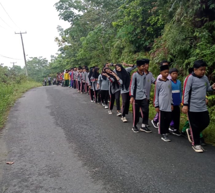 Jalan Santai MTsN 2 Bungo Meriahkan Sabtu Pagi
