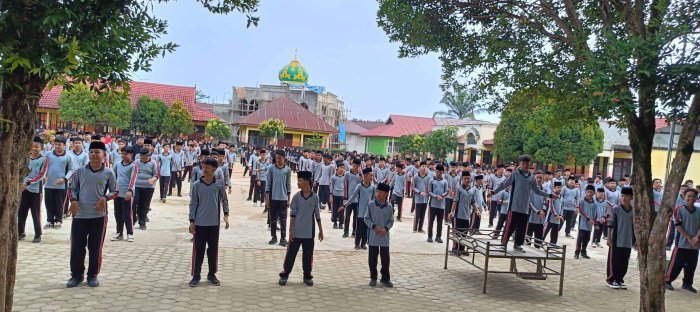 Kebersamaan dan Keceriaan Warnai Senam