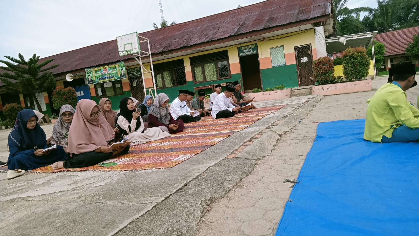 MTsN 2 BUNGO GELAR YASINAN RUTIN DAN PENCERAHAN DARI KEPALA MADRASAH 