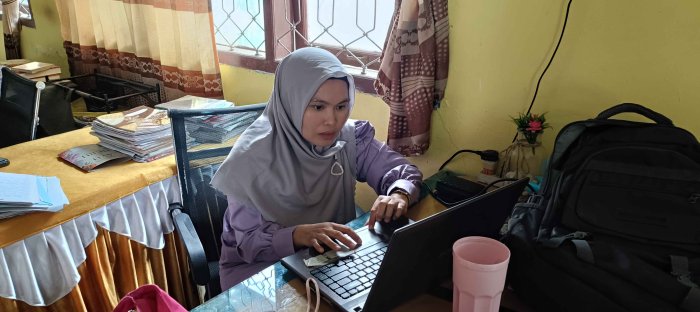 Wali Kelas VIII B MTsN 2 Bungo Siapkan dan Susun Materi Pembelajaran