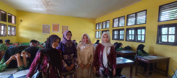 Kolaborasi Pendidikan: Ujian Praktik Mahasiswa PLK Didampingi Dosen dan Guru Pamong TIK