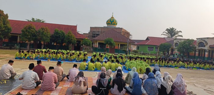 Kelas IX.F Ajak Seluruh Warga Madrasah Baca Asmaul Husna Usai Yasin, Tahlil, dan Doa Bersama