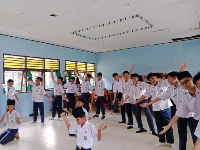 Siswa MTsN 2 Bungo Siapkan Tari untuk Ujian Seni Budaya