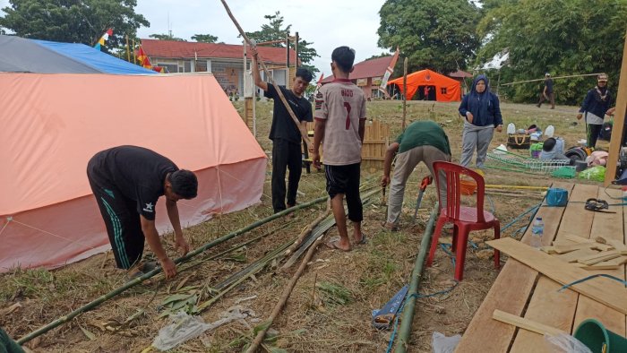 Pembina Pramuka Apresiasi Kekompakan Anggota Saat Bongkar Tenda