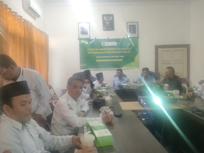 Penguatan Keterbukaan Informasi, Kepala MTsN 2 Bungo Turut Hadir pada Visitasi KIP 2025