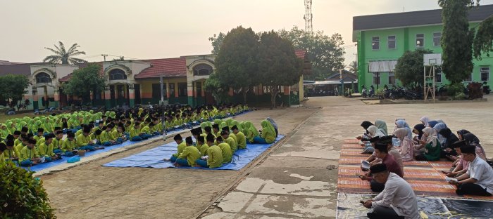Kegiatan Yasinan Rutin MTsN 2 Bungo, Kelas IX.F Tunjukkan Dedikasi dalam Bertugas