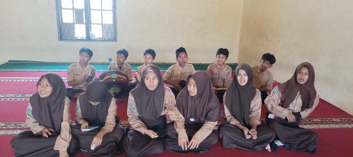 Siswa MTsN 2 Bungo Latihan Hadroh Sambut Maulid Nabi