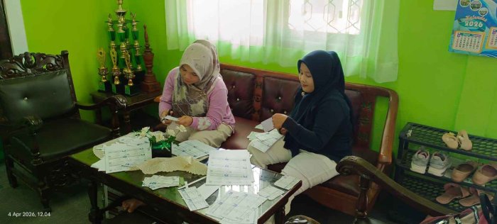 Gerak Cepat! Usai TKA, Panitia MTsN 2 Bungo Langsung Matangkan Persiapan Kartu Peserta Ujian Madrasah (UM) Gerak Cepat! Usai TKA, Panitia MTsN 2 Bungo Langsung Matangkan Persiapan Kartu Peserta Ujian Madrasah (UM)