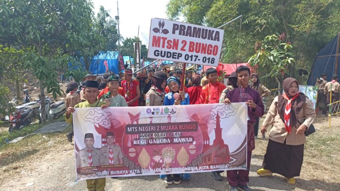 Pawai Karnaval Baju Nusantara Meriahkan Bumi Perkemahan Cadika Pawai Karnaval Baju Nusantara Meriahkan Bumi Perkemahan Cadika