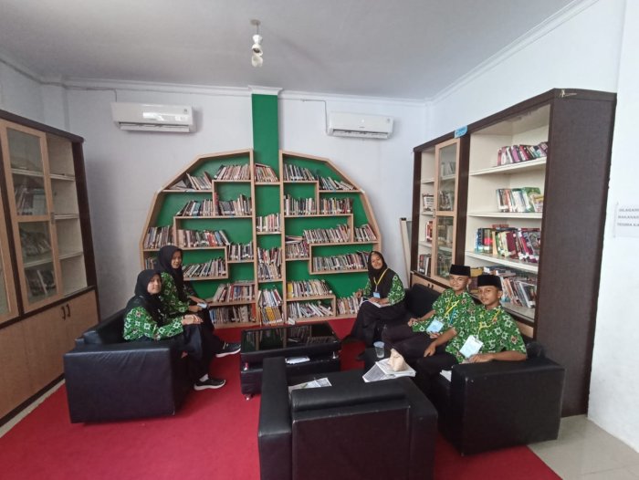 Siswa MTsN 2 Bungo Kunjungi Perpustakaan Daerah Bungo