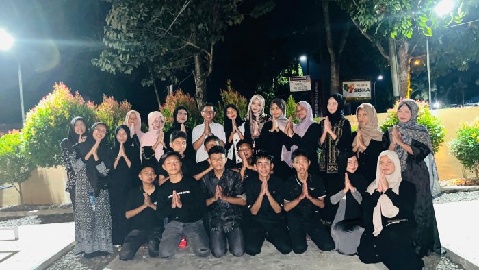 Vibes Aesthetic! Intip Momen Seru Siswa IX B MTsN 2 Bungo Bukber Bareng Pak Didi Haryadi di Boemi Commonplace