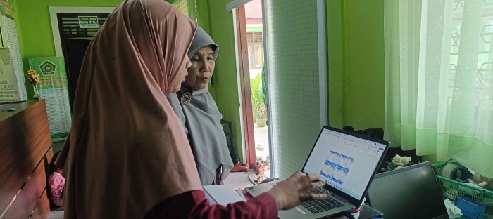 Optimalkan Kesiapan, Panitia MATAMUDA MTsN 2 Bungo Mulai Rampungkan Cetak Kartu Tanda Pengenal