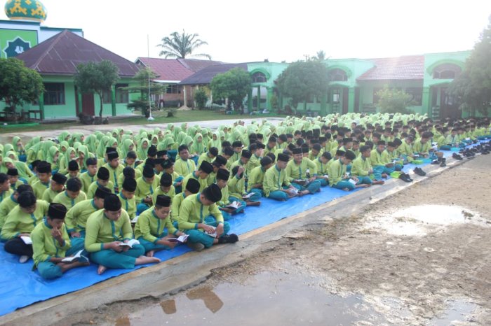 MTsN 2 Bungo Gelar Yasinan Perdana Setelah Libur Panjang, Sambut Siswa Baru Kelas VII di Lapangan Madrasah
