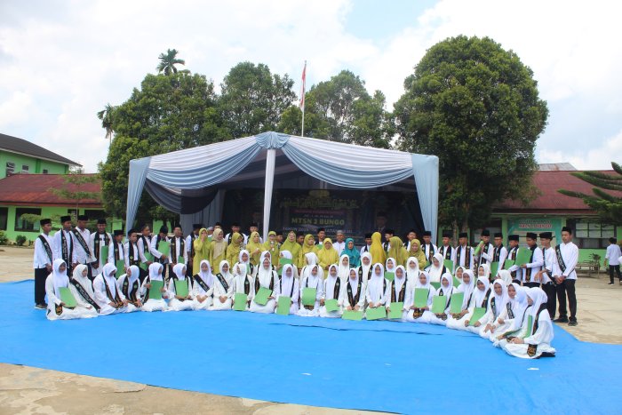 Cetak Generasi Qurani yang Unggul, MTsN 2 Bungo Wisuda 55 Hafiz dan Hafizah Tahun Ini