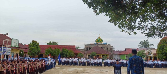 Kobarkan Semangat Persatuan, MTsN 2 Bungo Peringati Hari Sumpah Pemuda dengan Upacara Pengibaran Bendera Kobarkan Semangat Persatuan, MTsN 2 Bungo Peringati Hari Sumpah Pemuda dengan Upacara Pengibaran Bendera