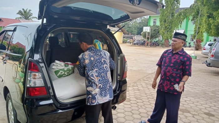 Wujud Empati Madrasah, Wali Kelas Kunjungi dan Bantu Keluarga Siswa yang Berduka