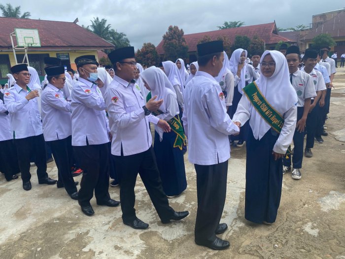 Majelis Guru MTsN 2 Bungo Apresiasi Pengurus OSIM Baru