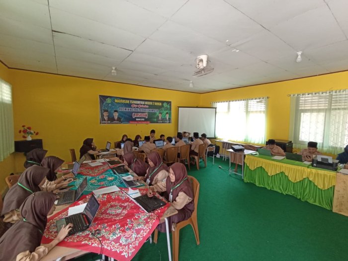 ANBK Hari Kedua di MTsN 2 Bungo