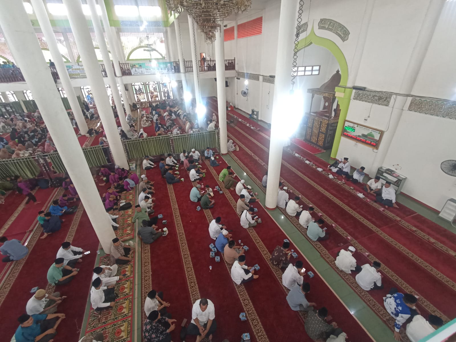 KEPALA MTsN 2 BUNGO AJAK GURU STAF DAN SISWA HADIRI ACARA ISRO'MIRAJ' NABI MUHAMMAD SAW DI MASJID AGUNG KABUPATEN BUNGO 