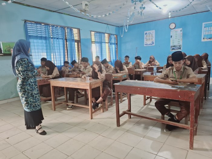 Panitia Monev Pantau Proses Pembelajaran di Setiap Kelas
