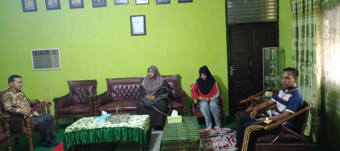 Latihan Upacara Senin di Madrasah Berjalan Tertib