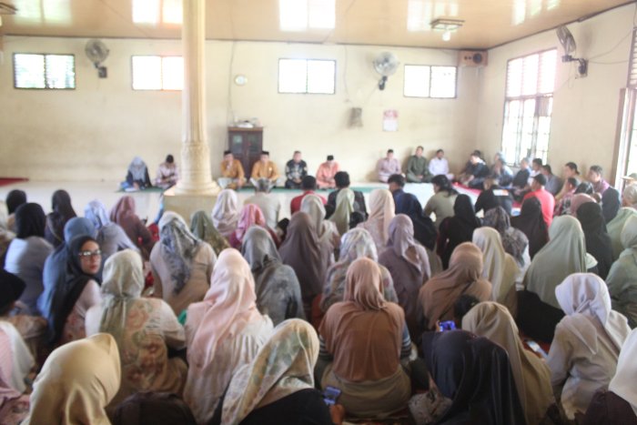 MTsN 2 Bungo Gelar Rapat Wali Murid Calon Peserta Didik Baru di Musala Madrasah