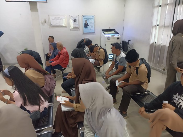 Pencairan Dana PIP, Siswa MTsN 2 Bungo Didampingi Guru