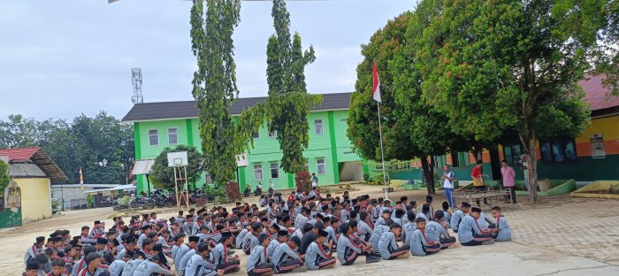 Guru BK MTsN 2 Bungo Tekankan Pentingnya Disiplin Siswa