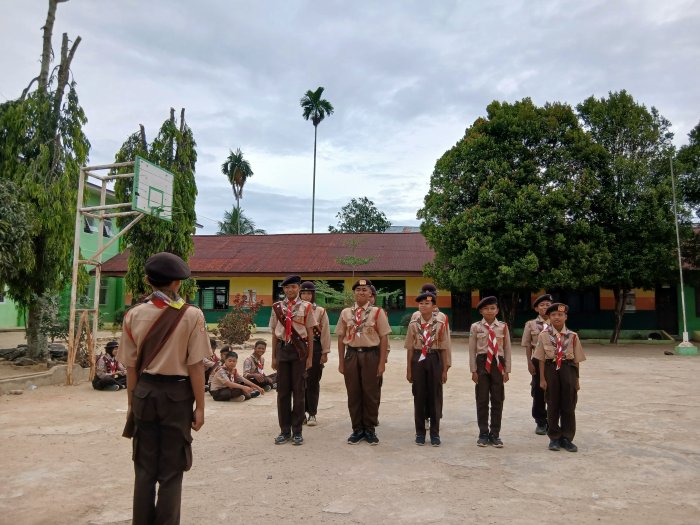 MTsN 2 Bungo Gelar Latihan LKBB untuk Pramuka