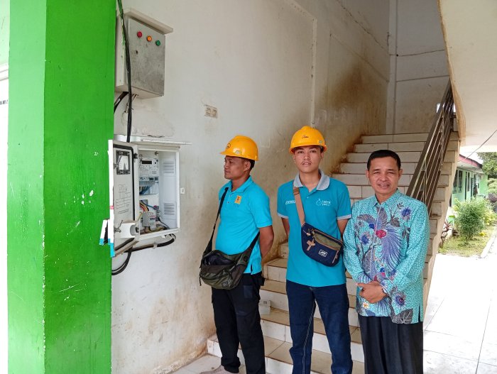 Pastikan Keamanan Instalasi, Petugas PLN Bungo Lakukan Pengecekan Rutin di MTsN 2 Bungo