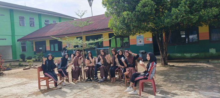 Tim Penyemangat MTsN 2 Bungo Sukses Bangkitkan Antusias Lomba Futsal Antar Kelas