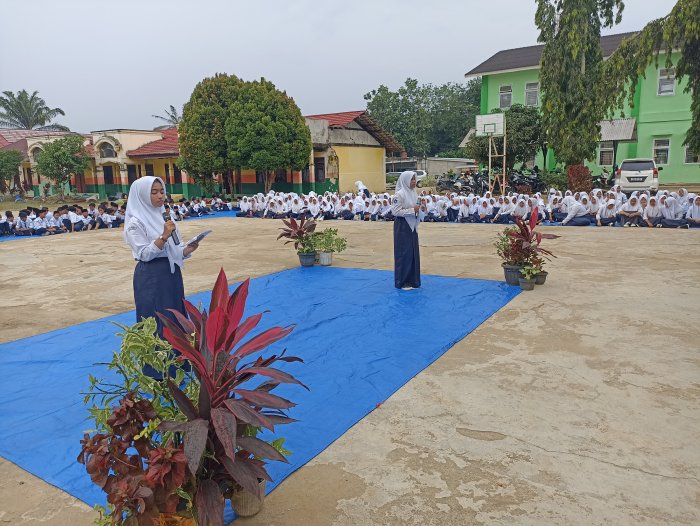 Puisi Siswa Meriahkan Perpisahan Mahasiswa IAI Yasni Bungo