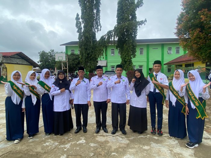 Sesi Foto OSIM Baru MTsN 2 Bungo, Awali Semangat Baru