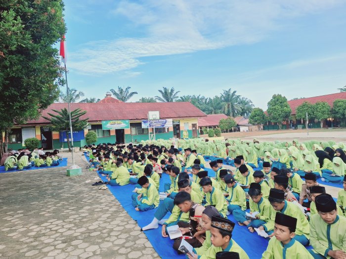 MTsN 2 Bungo Gelar Kegiatan Yasinan Rutin Doa Bersama untuk Keberkahan dan Kelancaran Madrasah MTsN 2 Bungo Gelar Kegiatan Yasinan Rutin Doa Bersama untuk Keberkahan dan Kelancaran Madrasah