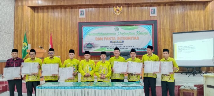 Kepala MTsN 2 Bungo Hadiri Penandatanganan Perjanjian Kinerja 2026