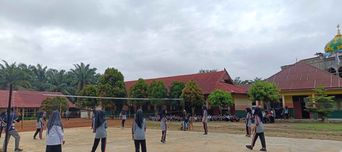 Pertandingan Voli Putri MTsN 2 Bungo Memasuki Hari Kedua