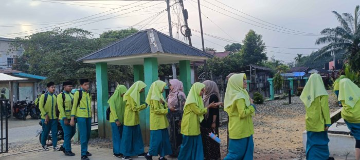 Bangun Hubungan Guru dan Siswa, MTsN 2 Bungo Rutin Laksanakan KBC Setiap Pagi