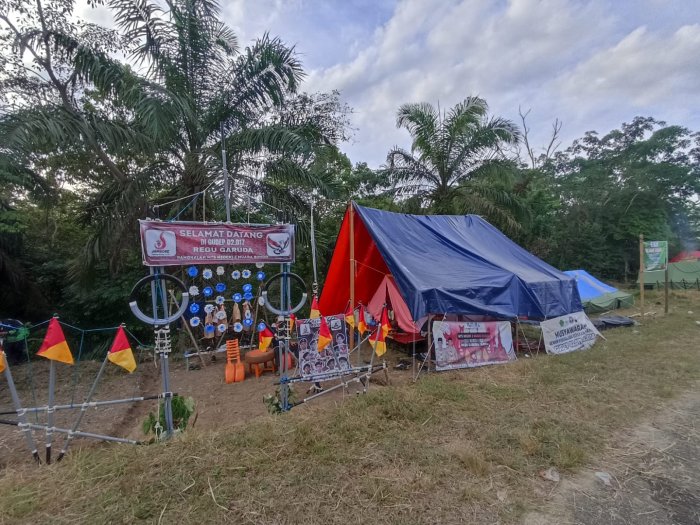 Kerja Sama Solid Warnai Penegakan Tenda Pramuka MTsN 2 Bungo