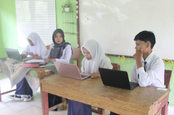 Asah Skill Digital: Di Sela Pelaksanaan UM, Siswa Kelas IX MTsN 2 Bungo Jalani Ujian Praktik Informatika