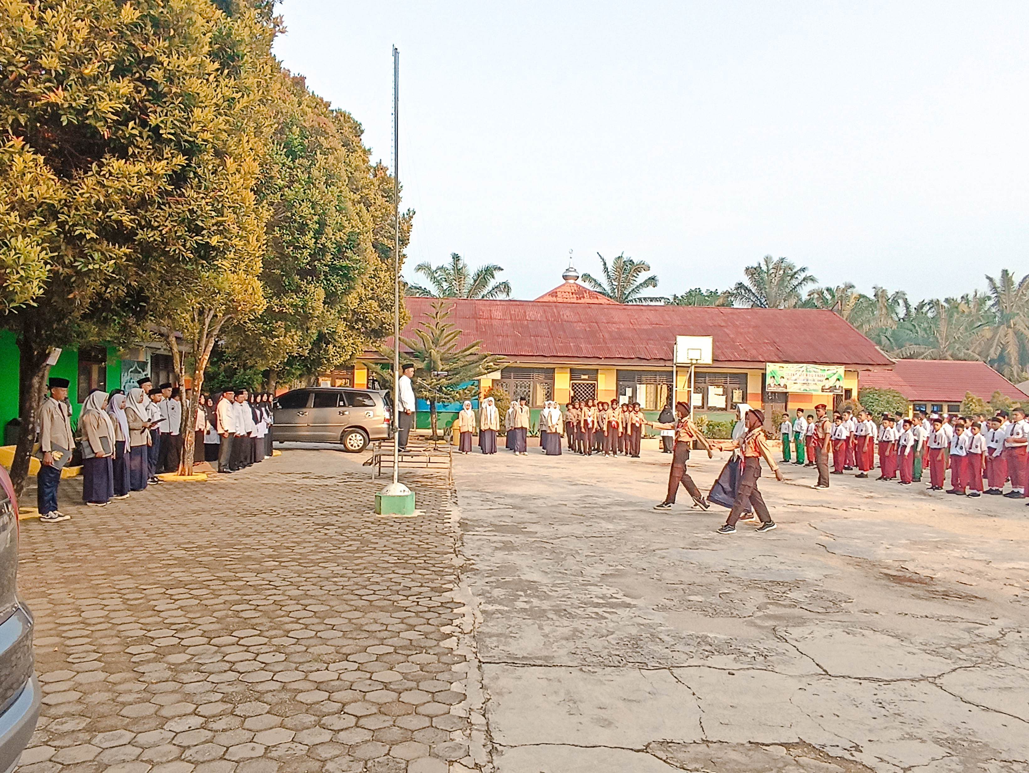 MTs NEGERI 2 BUNGO MELAKUKAN UPACARA SEKALIGUS PEMBUKAAN MATSMA TAHUN PELAJARAN 2024-2025