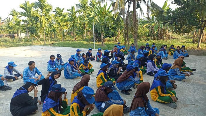 Pengarahan Anggota PMR dan Regu Acara Persaju di MTsN 5 Bungo Pengarahan Anggota PMR dan Regu Acara Persaju di MTsN 5 Bungo