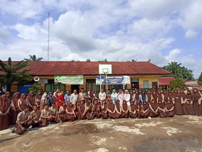 Pembagian Rapor Semester Ganjil Tahun Ajaran 2025/2026 Berlangsung Tertib