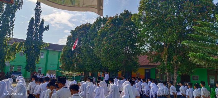 MTsN 2 Bungo Tekankan Disiplin dan Tanggung Jawab Lewat Upacara