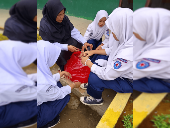 Siswa MTsN 2 Bungo Aktif Membuat Eco Brick Ramah Lingkungan Siswa MTsN 2 Bungo Aktif Membuat Eco Brick Ramah Lingkungan