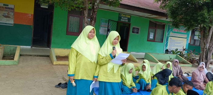 Siswa MTsN 2 Bungo Sampaikan Tausiah Usai Yasinan