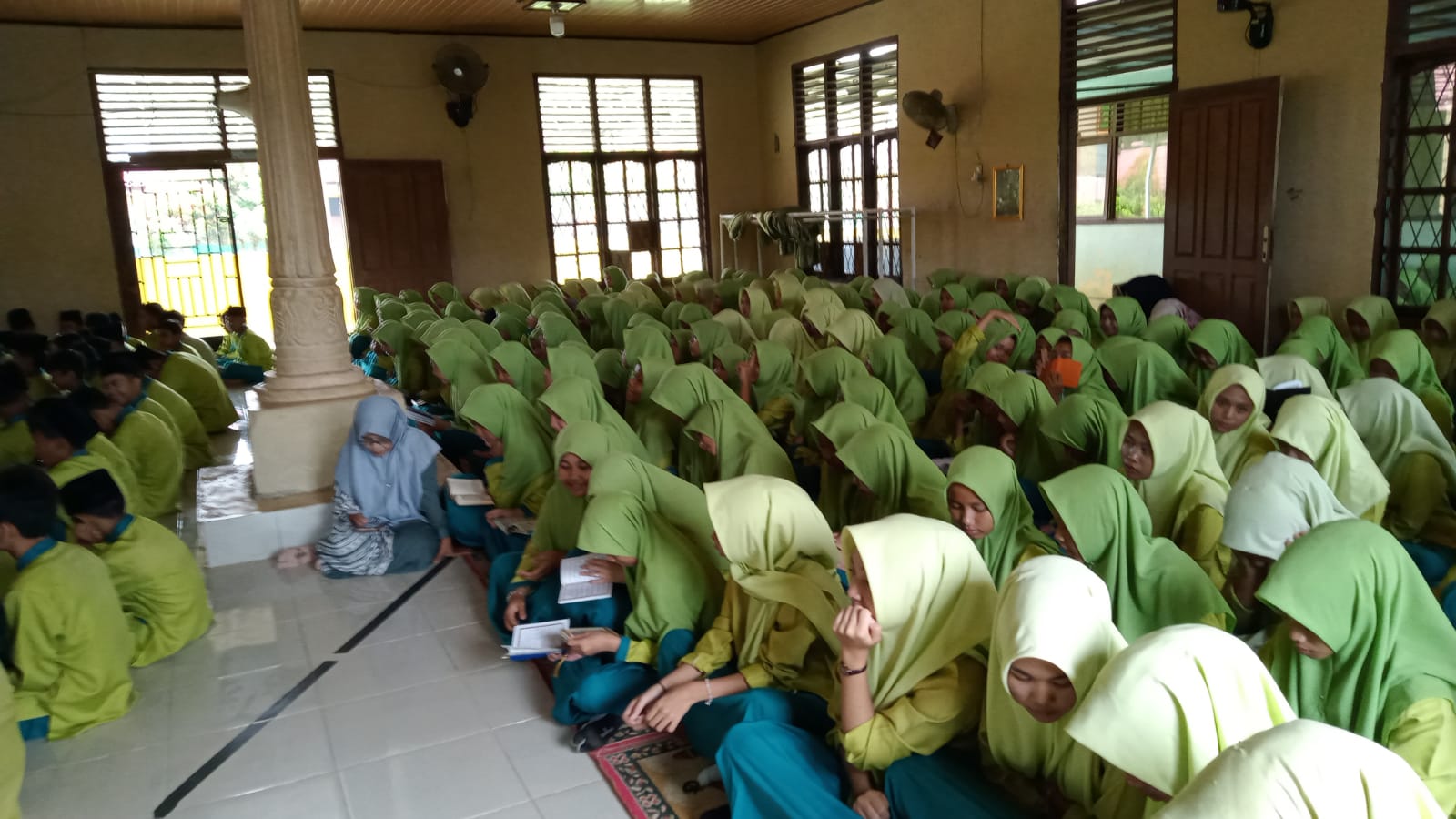 RAMADHAN ADALAH WAKTU UNTUK MEREFLEKSIKAN DIRI DAN MEMPERBAIKI KESALAHAN 